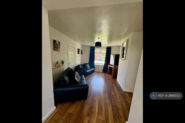 3 bedroom semi-detached house to rent - Photo 1