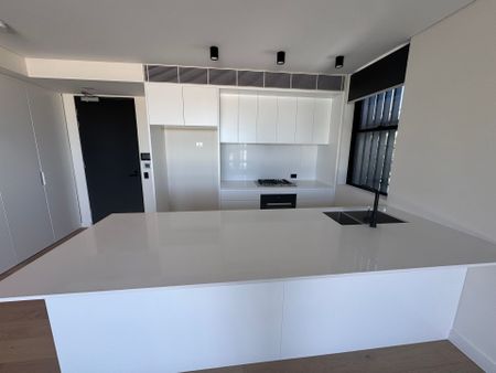 Fully renovated one bedroom apartment in The Grand! - Photo 3