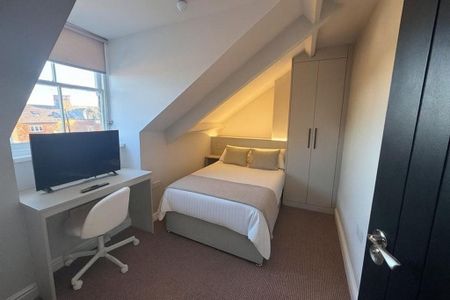 8 bedroom house of multiple occupation to rent - Photo 2