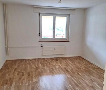 Helle Wohnung mit grossem Balkon und Weitsicht ins Grüne - Foto 3