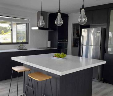 4 bedroom, double living home in Omokoroa - - Photo 3