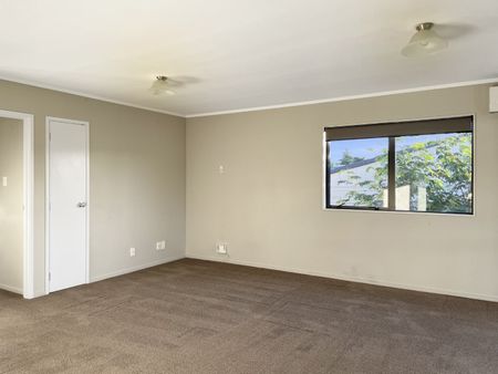 CLENDON PARK - Cute Small Home - Photo 5