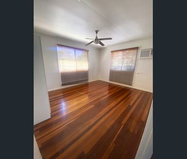 FULLY RENOVATED INSIDE, WALKING DISTANCE TO TOWN CENTRE - Photo 2