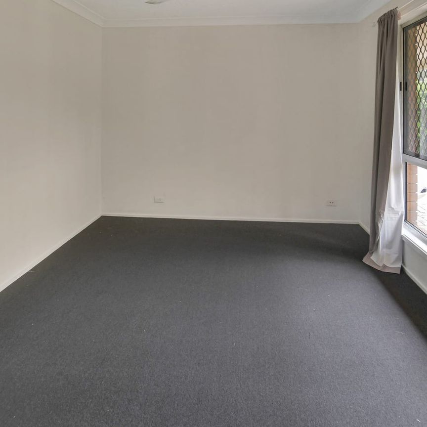 Family-Sized Comfort in the Heart of Collingwood Park! - Photo 1