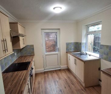 2 bedroom semi-detached house to rent - Photo 4