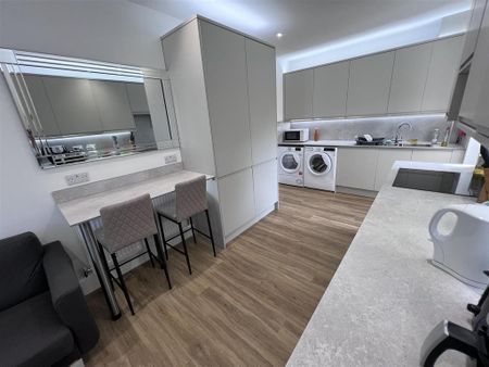 1 bedroom in a house share to rent - Photo 4