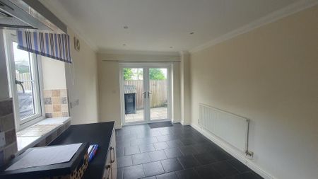 3 bedroom semi-detached house to rent - Photo 2