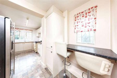 Ayloffs Close, Emerson, RM11 - Photo 5