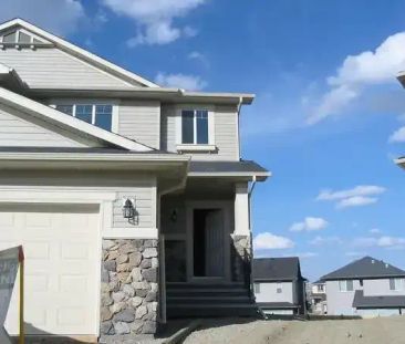 1/2 duplex in Panorama | 133 Pantego View, Calgary - Photo 1