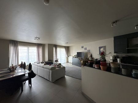 Modern appartement met twee slaapkamers in het centrum van Rumbeke - Photo 2