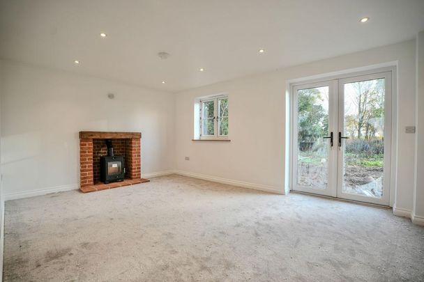 3 bedroom semi-detached house to rent - Photo 1