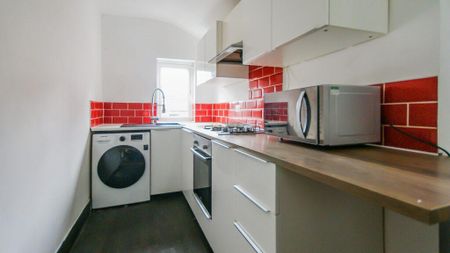 4 bedroom flat to rent - Photo 5