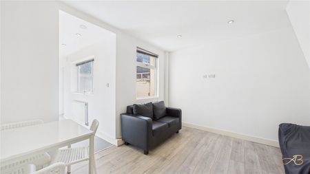 Room 2 - Photo 4