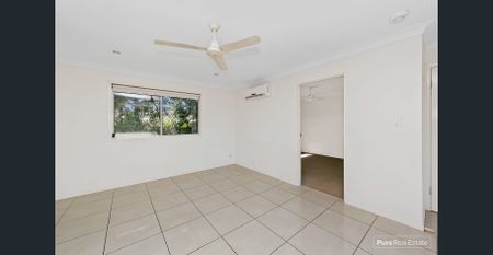 Fresh & Modern Townhouse in Lawnton - Photo 2