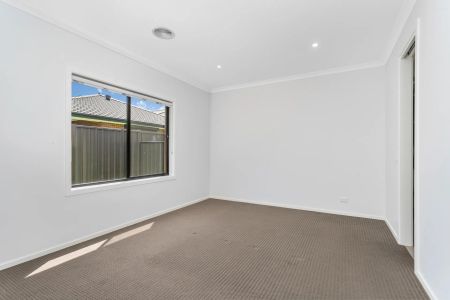 40 Sedgefield Avenue, Truganina. - Photo 3