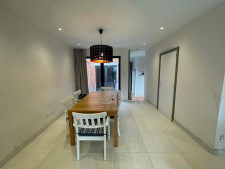 OORDEGEM - Gerenoveerde rijwoning met tuin. - Photo 5