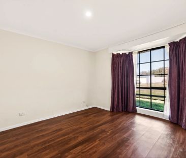 Family home on large 724m2 block with garage rear access and large ... - Photo 5