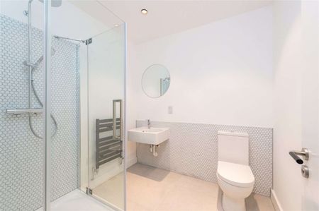 A bright two bedroom apartment - Photo 5