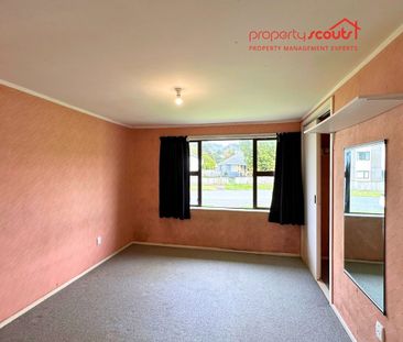 Tidy 3-Bedroom Home with Double Garage – Central Taita - Photo 1