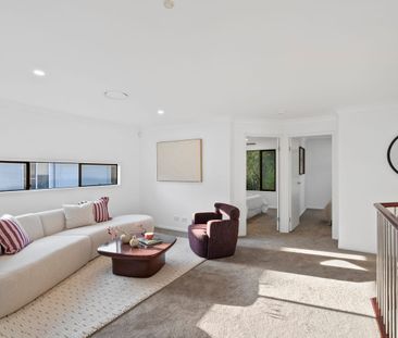 Luxury Waterfront Family Living - Space, Style & Serenity - Photo 6