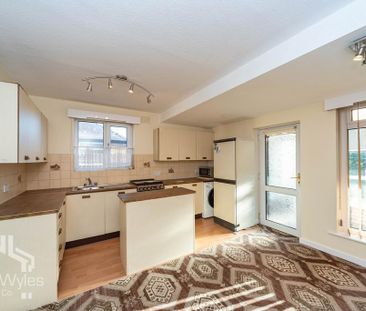 3 bedroom semi-detached bungalow to rent - Photo 2