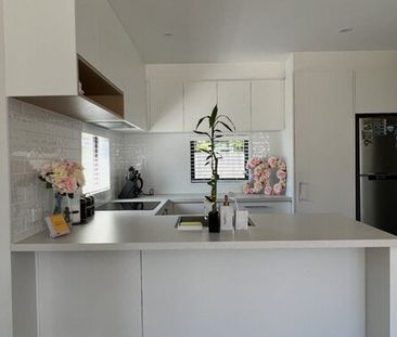 Lovely modern townhouse in great location! - Photo 4