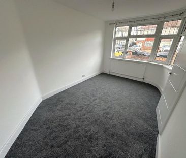 4 bedroom semi-detached house to rent - Photo 6