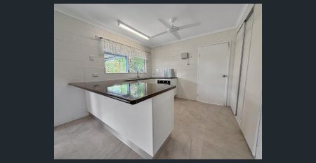 Charming Stand-Alone Villa in Whitfield Location - Photo 2