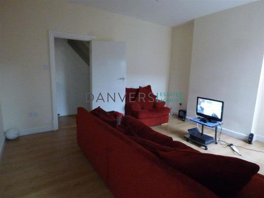 5 bedroom end of terrace house to rent - Photo 1