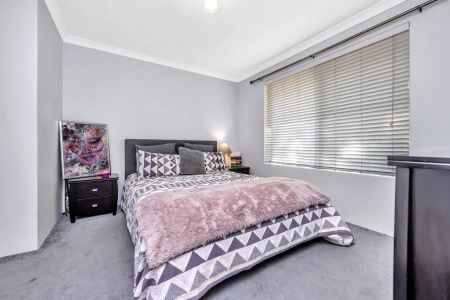 Well maintained home in beautiful Greenfields. - Photo 4