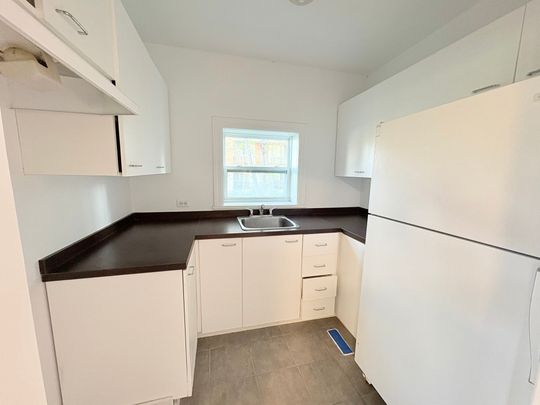 1035 Boul. de la Côte Vertu, Montréal (Saint-Laurent), QC H4L - Photo 1