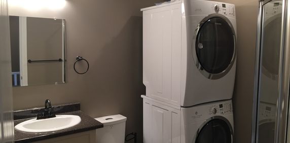 Lexington Manor - Photo 2