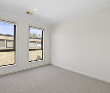 Spacious Three Bedroom Home - Photo 4