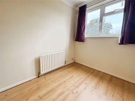 3 bedroom house to rent Avalon Way, Worthing, BN13 - Photo 2