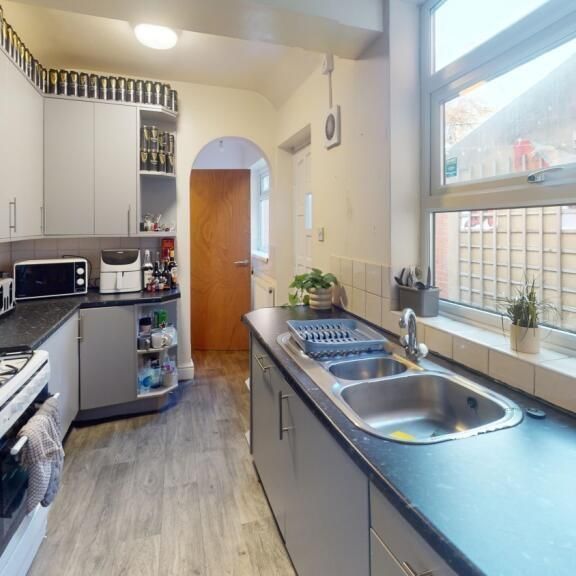 5 bedroom house to rent - Photo 1