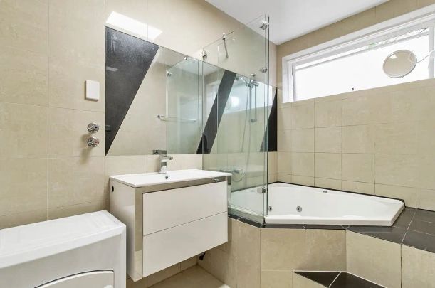 “Modern Ground Floor Apartment – Walk to EVERYTHING” - Photo 1