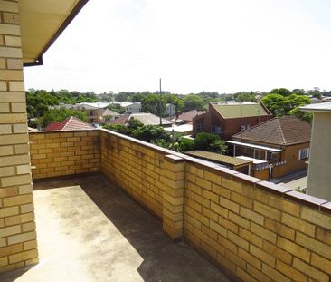 NORTH FACING LIGHT FILLED TWO BEDROOM APARTMENT WITH LOCK UP GARAGE - Photo 4