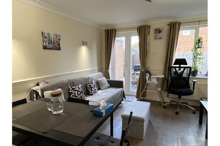 2 bedroom semi-detached house to rent - Photo 2