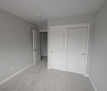 For Lease - 82 St George Street, Welland, Ontario - Photo 3