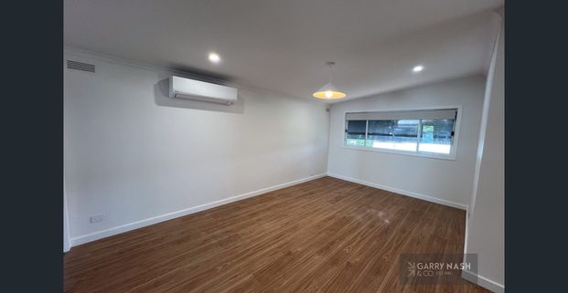 Light-filled, freshly renovated, and perfectly positioned – a home to love! - Photo 1