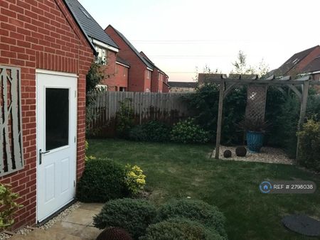 3 bedroom semi-detached house to rent - Photo 5
