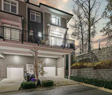 Beautiful 3 Bed and Den Corner Unit Townhouse in South Surrey - Photo 3