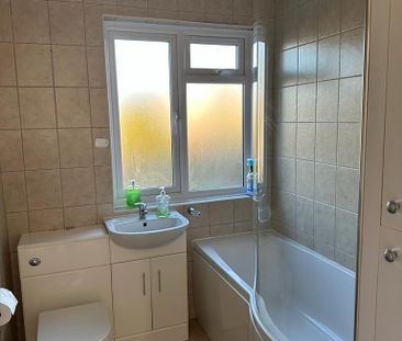 1 bedroom in a house share to rent - Photo 4