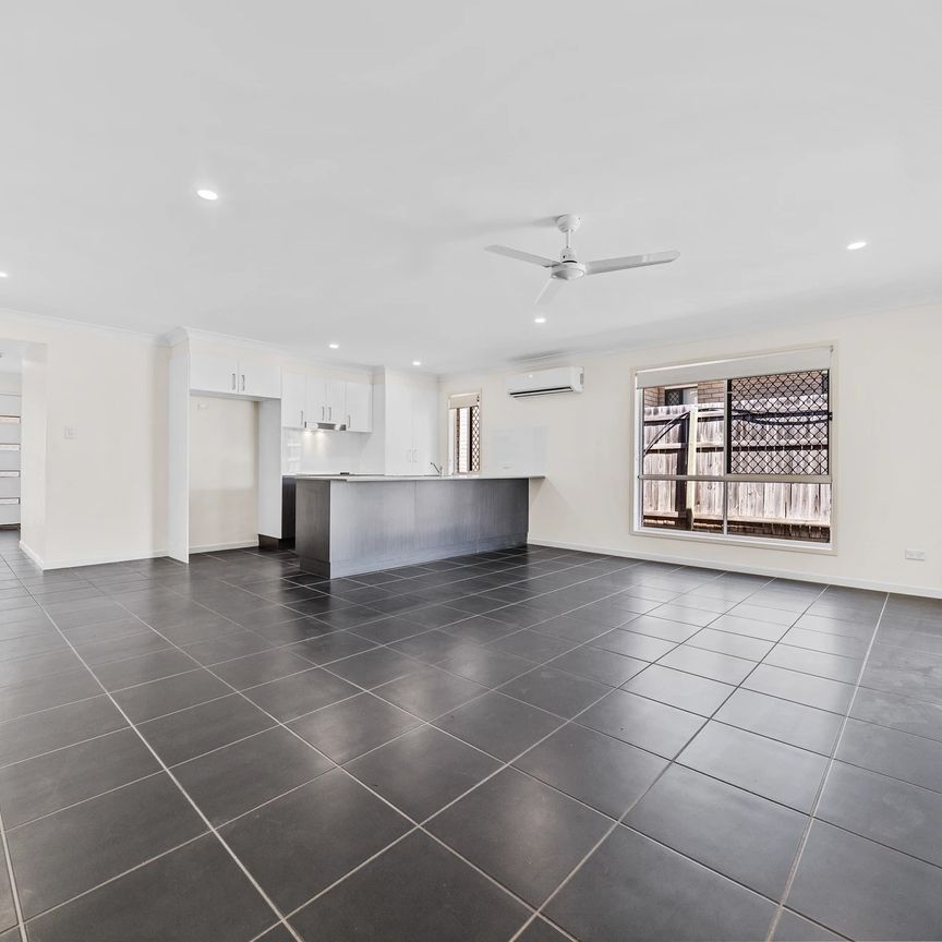 Modern Family Living in Yarrabilba - Photo 1