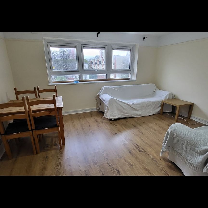 2 Bed Maisonette, Walker Close, BS5 - Photo 1