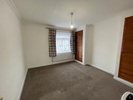 2 Bed Terraced House, Mitcham Road, CR0 - Photo 3