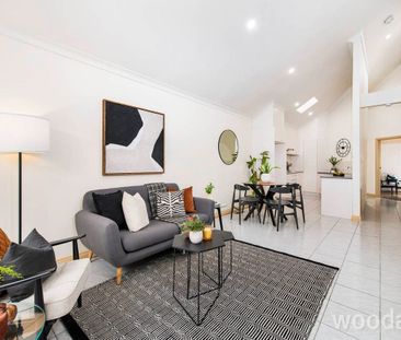 Love this low-maintenance corner home - Photo 2