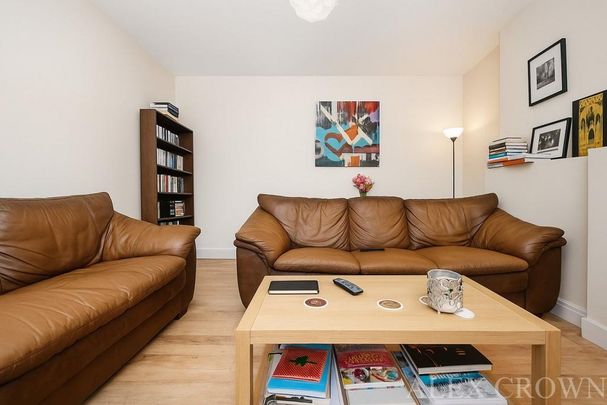 3 bedroom flat to rent - Photo 1