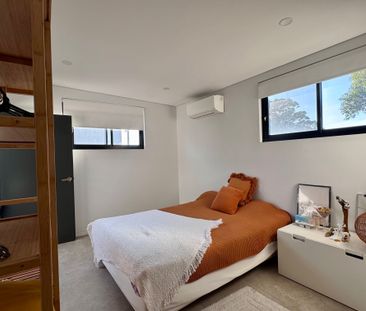 MODERN STUDIO -UTILITIES INCLUDED - Photo 1