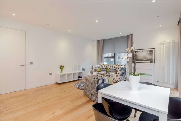A truly stunning furnished modern one bedroom ground floor garden flat in the popular Simpson Loan development. - Photo 1
